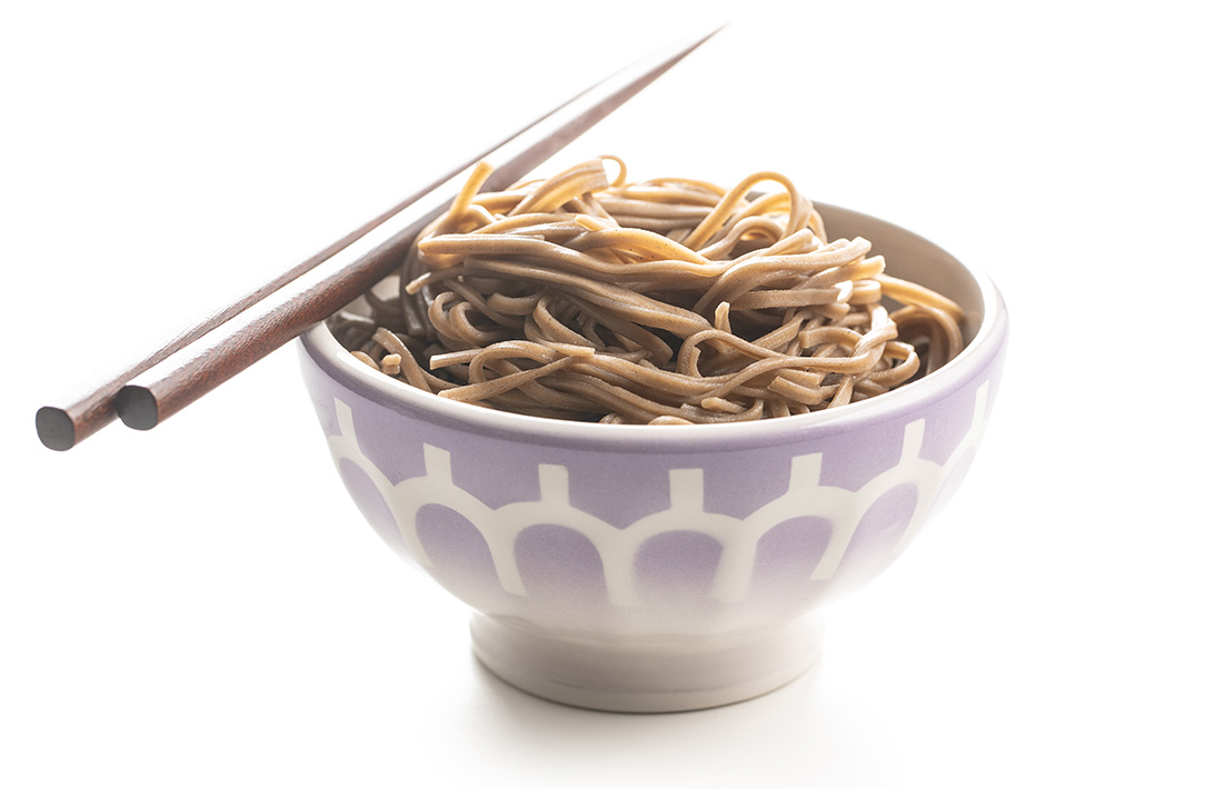 cooked-soba-noodles-traditional-asian-pasta-in-bo